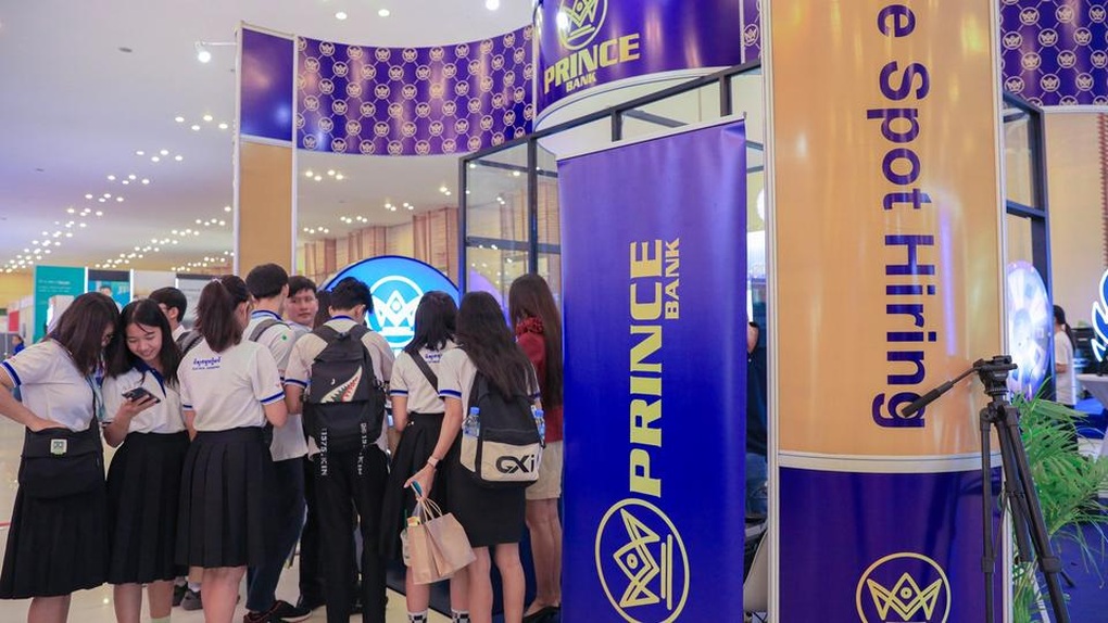 Người dân rút tiền từ ngân hàng của ông trùm Chen Zhi, Campuchia lên tiếng - 1 Người dân rút tiền từ ngân hàng của ông trùm Chen Zhi, Campuchia lên tiếng - 1