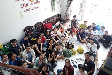 Buổi họp lớp đặc biệt: Tịch thu điện thoại di động, chỉ ngồi chuyện trò bên nhau