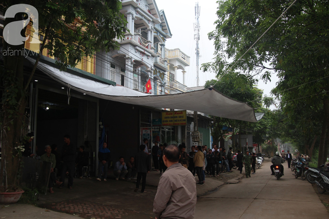 Vụ xe khách đâm vào đoàn người đưa tang khiến 7 người chết: Mẹ tài xế đến từng nhà xin lỗi và cầu mong tha thứ - Ảnh 4. Vụ xe khách đâm vào đoàn người đưa tang khiến 7 người chết: Mẹ tài xế đến từng nhà xin lỗi và cầu mong tha thứ - Ảnh 4.