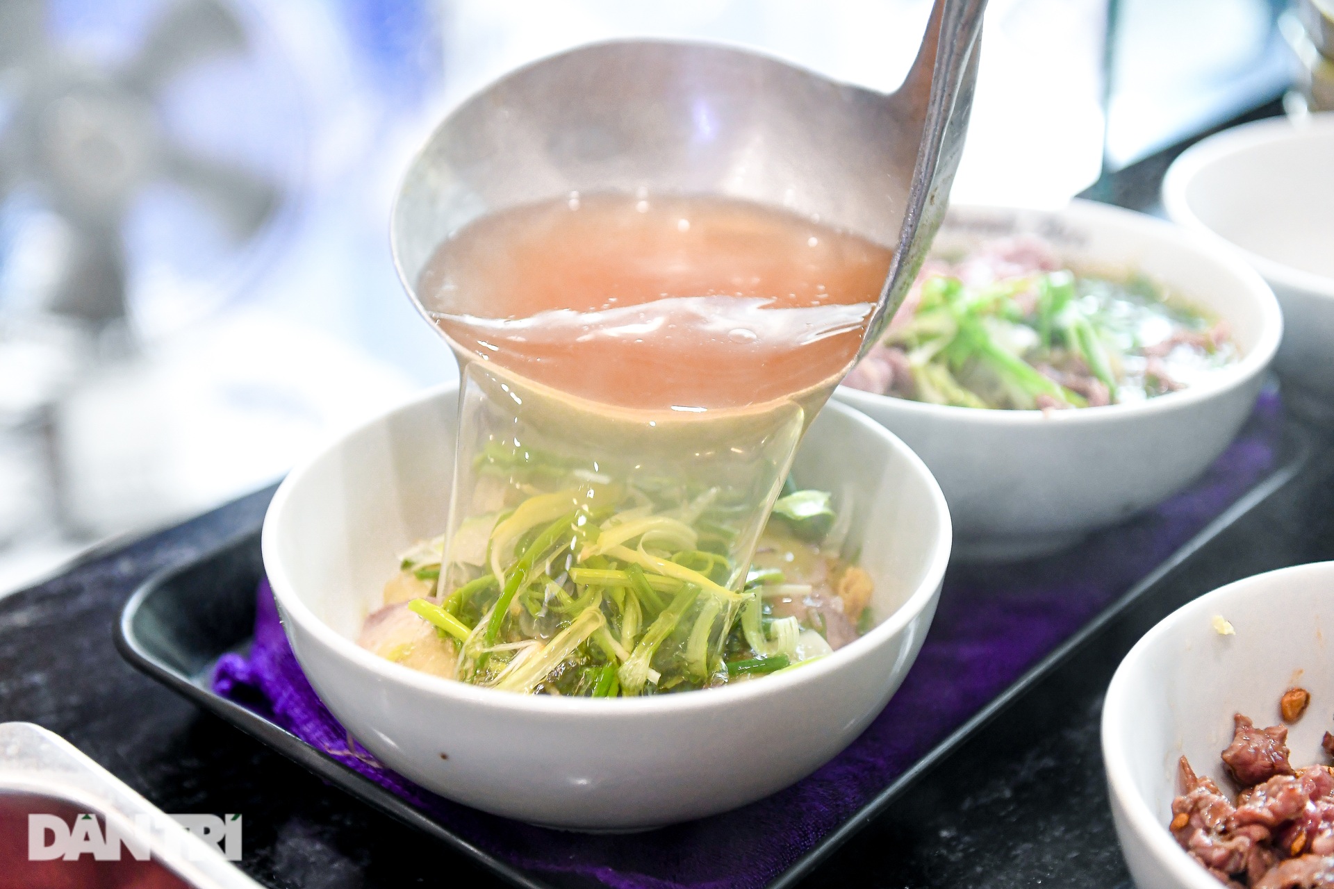 Quán phở bao cấp ở Hà Nội, tặng kèm cơm nguội khiến khách nhớ tuổi thơ - 7 Quán phở bao cấp ở Hà Nội, tặng kèm cơm nguội khiến khách nhớ tuổi thơ - 7