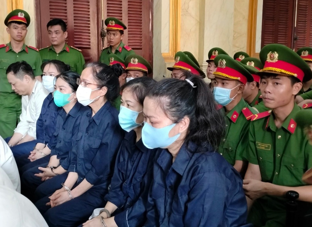 Vụ buôn lậu 6 tấn vàng: Làm thuê 2 tháng được hưởng lợi gần 14 tỷ đồng - 2 Vụ buôn lậu 6 tấn vàng: Làm thuê 2 tháng được hưởng lợi gần 14 tỷ đồng - 2