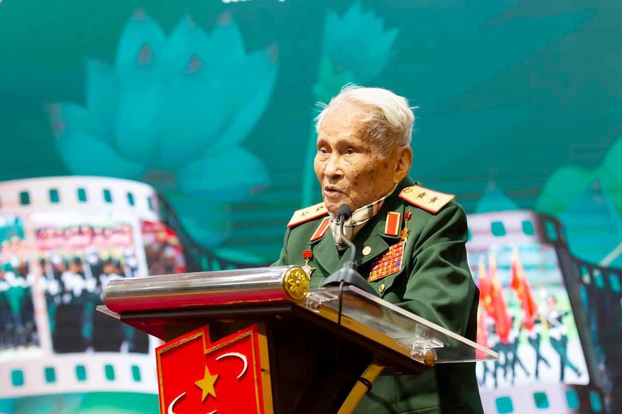 Đòn điểm huyệt trong mùa Xuân đại thắng - 1 Đòn điểm huyệt trong mùa Xuân đại thắng - 1