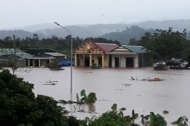 Mưa lũ ở miền Trung làm 11 người chết và mất tích