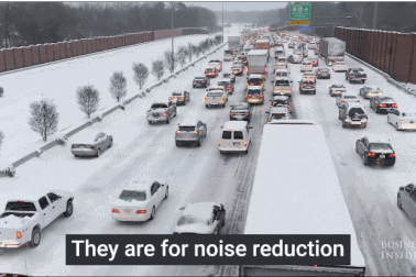 Tại sao hay có các bức tường bê-tông chạy dọc theo đường cao tốc?