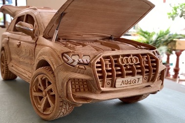 Xem video khắc mô hình ô tô Audi Q7 của thợ Việt
