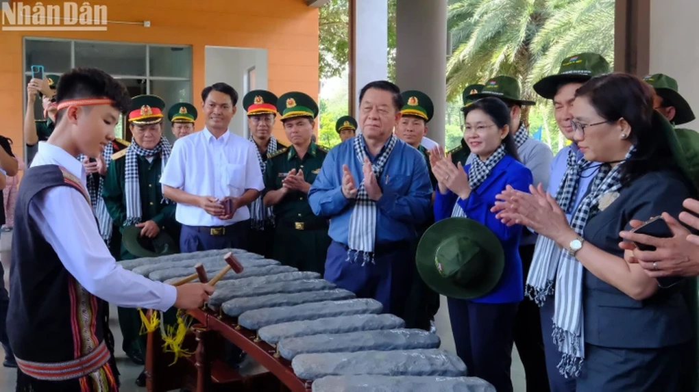 Ông Nguyễn Trọng Nghĩa thăm các điểm di tích quốc gia tại Bình Phước - 5 Ông Nguyễn Trọng Nghĩa thăm các điểm di tích quốc gia tại Bình Phước - 5