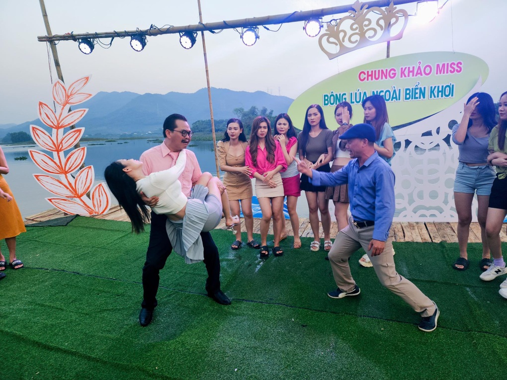 Đạo diễn Trần Bình Trọng: Không ỷ lại vào sự sáng tạo của diễn viên - 4 Đạo diễn Trần Bình Trọng: Không ỷ lại vào sự sáng tạo của diễn viên - 4