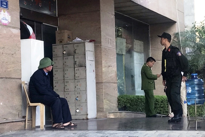 Polisi menggeledah kantor pusat Perusahaan Transportasi Air Hai Ha - 1 Công an khám xét trụ sở Công ty TNHH Vận tải thủy bộ Hải Hà - 1