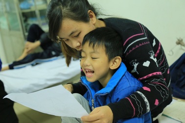 Thương bé 6 tuổi bị câm điếc bẩm sinh và máu khó đông