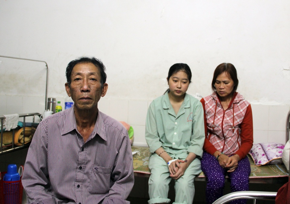 Người cha thương binh cắm nhà cứu con được bạn đọc giúp đỡ 145 triệu đồng - 2 Người cha thương binh cắm nhà cứu con được bạn đọc giúp đỡ 145 triệu đồng - 2