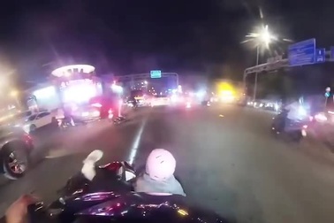 Người đàn ông đạp ngã người đi đường gây phẫn nộ