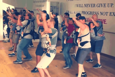 Lớp học khiêu vũ dễ thương của các ông bố "bỉm sữa"