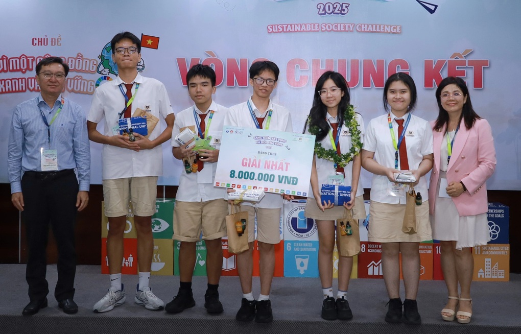 Học trò dùng AI đo khí thải, biến dầu ăn thừa thành xà bông - 3 Học trò dùng AI đo khí thải, biến dầu ăn thừa thành xà bông - 3
