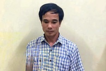 Tạm giữ hình sự đối tượng cầm bút đòi chọc vào mắt bác sĩ