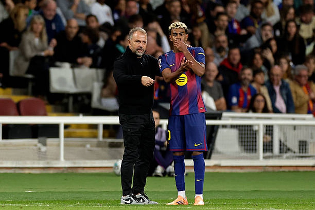 HLV Hansi Flick tiết lộ tình hình chấn thương của Lamine Yamal - 1