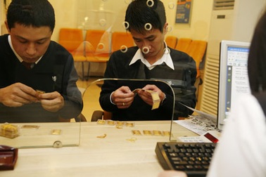 Đấu thầu vàng sáng nay: Ế tới 18.000 lượng vàng