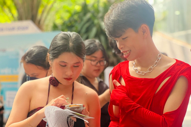 Chi tiền học ở trường đại học nghìn tỷ, ra trường có dễ tìm việc làm?