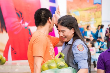 Ngọc Hân, Phan Anh bật khóc trước những món quà bất ngờ