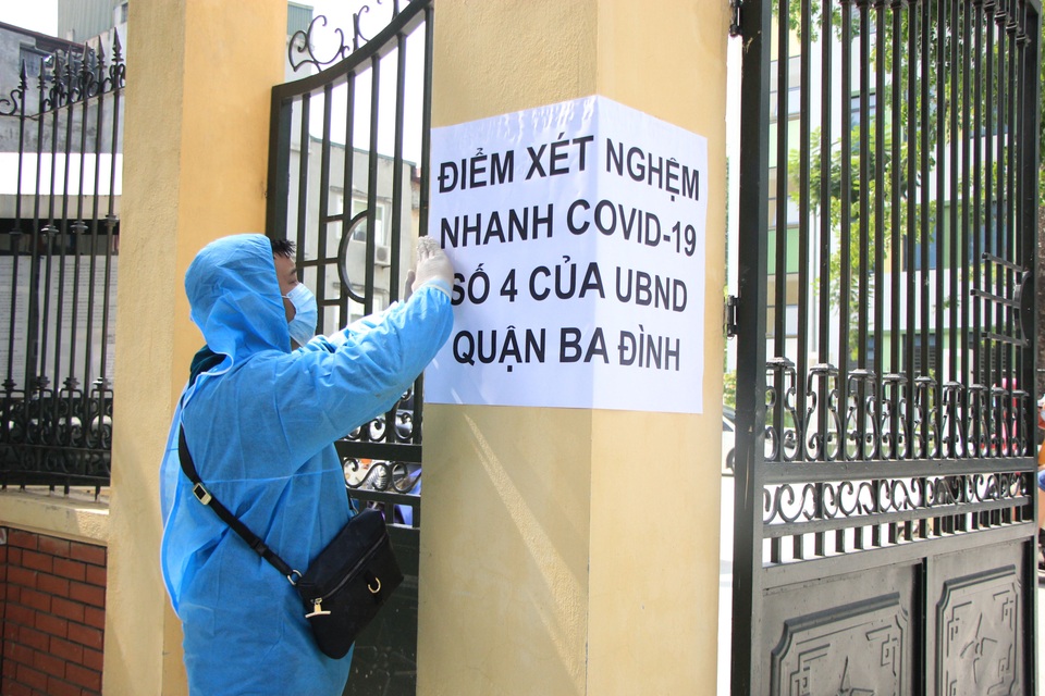 Hà Nội: Người về từ Đà Nẵng hối hả đi xét nghiệm Covid-19 - 13 Hà Nội: Người về từ Đà Nẵng hối hả đi xét nghiệm Covid-19 - 13