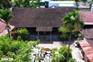 Những ngôi nhà trăm năm tuổi ở làng cổ Đông Sơn