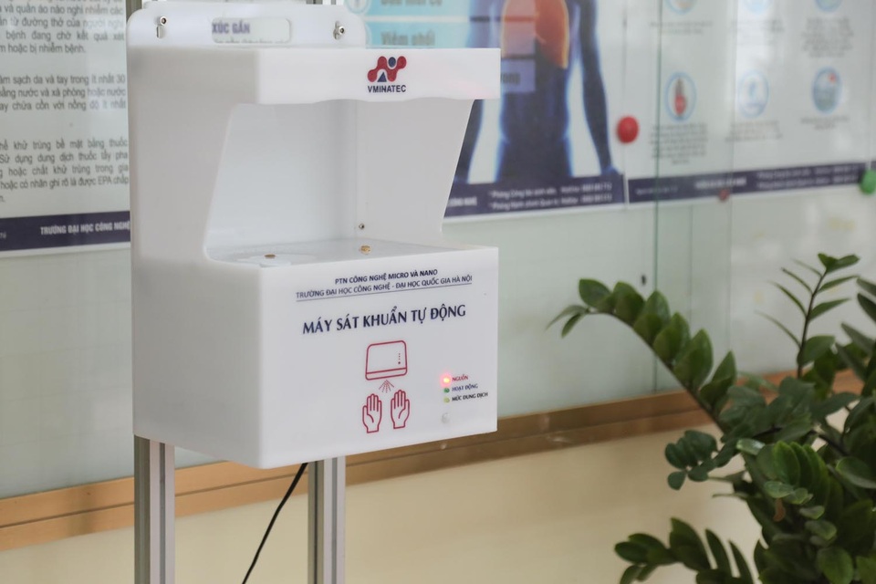 Thiết bị sát khuẩn tự động của nhóm các nhà nghiên cứu trẻ và sinh viên - 1 Thiết bị sát khuẩn tự động của nhóm các nhà nghiên cứu trẻ và sinh viên - 1