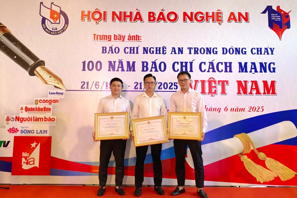 Phóng viên Dân trí được tặng Bằng khen về công tác an sinh xã hội - 1 Phóng viên Dân trí được tặng Bằng khen về công tác an sinh xã hội - 1
