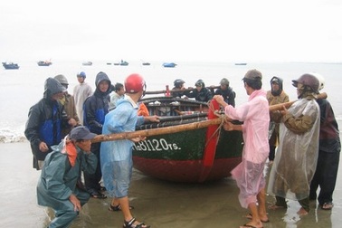 Hai tàu cá cùng 62 ngư dân Quảng Nam mất tích