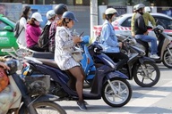 Cục CSGT nói về thông tin "dùng điện thoại khi dừng chờ đèn đỏ sẽ bị phạt"