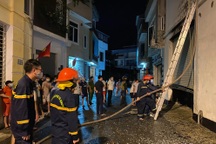 Vụ cháy 6 người tử vong: "Nổ bùm bùm, biết có người nhưng không thể cứu!"