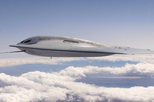 Mỹ lần đầu công bố ảnh "bóng ma bầu trời" B-21 bay trên không