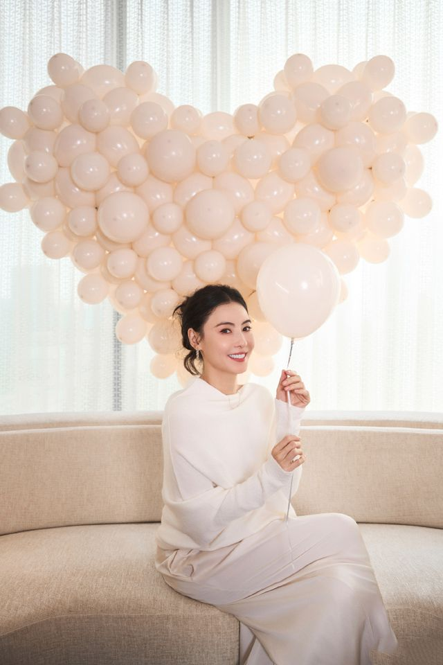 Cecilia Cheung suddenly looks young at 45, suspected of cosmetic surgery - 11 Trương Bá Chi bỗng trẻ lạ ở tuổi 45, bị nghi can thiệp thẩm mỹ - 11