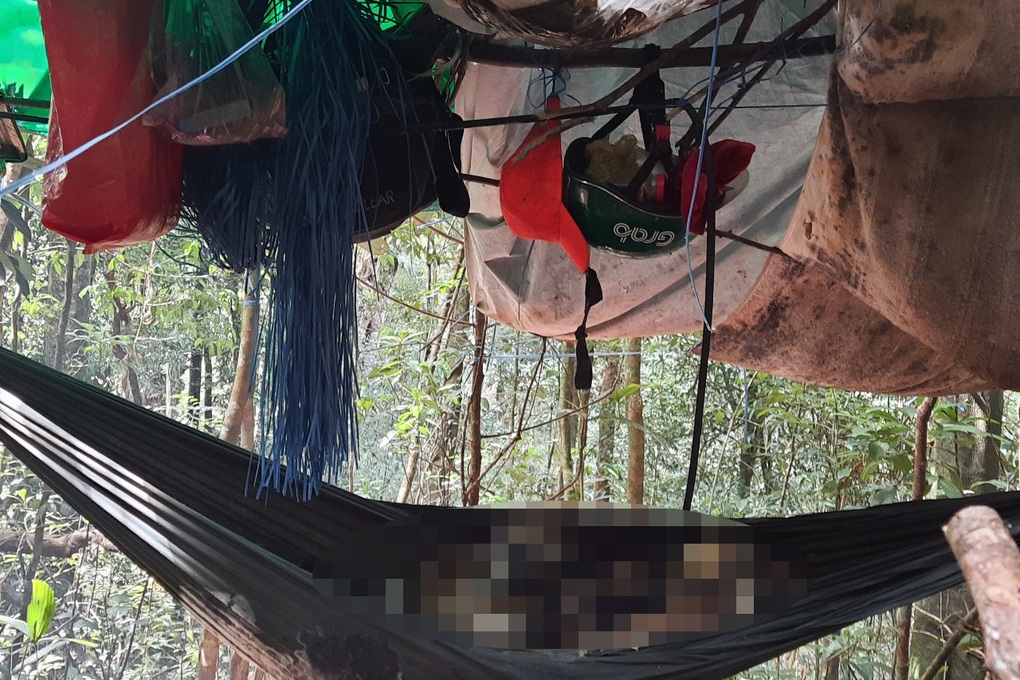 Bất ngờ với những vật phẩm xuất hiện gần 2 bộ xương khô - 2 Bất ngờ với những vật phẩm xuất hiện gần 2 bộ xương khô - 2