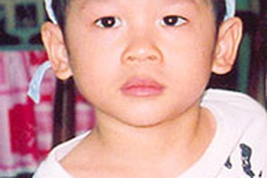 Mẹ đẻ Pax Thien Jolie đòi lại con: Thực hư thế nào?