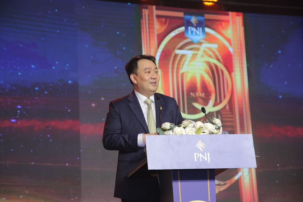 PNJ và hành trình 35 năm Giữ trọn niềm tin - Tôn vinh vẻ đẹp - 5 PNJ và hành trình 35 năm Giữ trọn niềm tin - Tôn vinh vẻ đẹp - 5