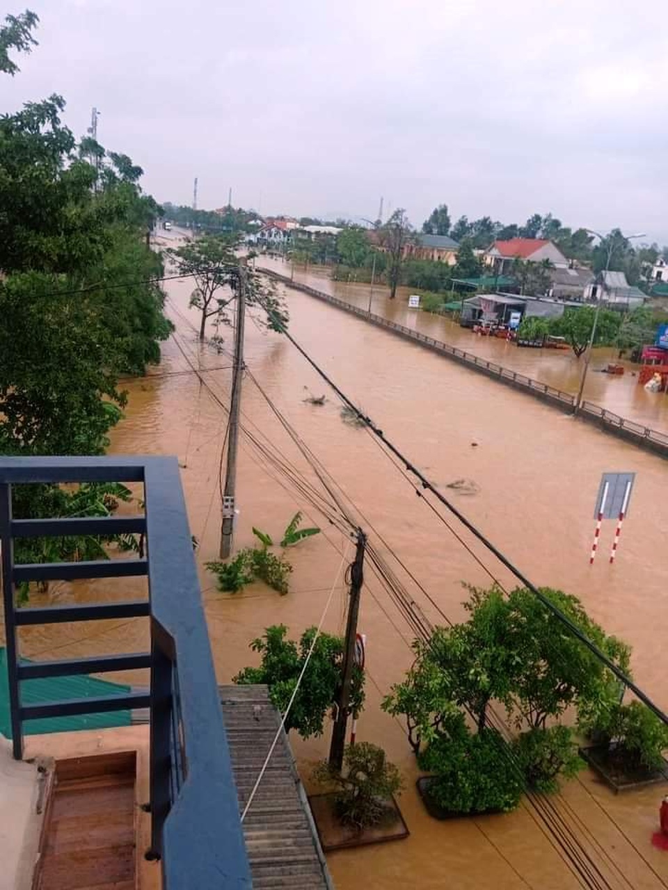 Thủy điện tiếp tục xả nước, Huế sẽ đón lũ lớn trong đêm - 4 Thủy điện tiếp tục xả nước, Huế sẽ đón lũ lớn trong đêm - 4
