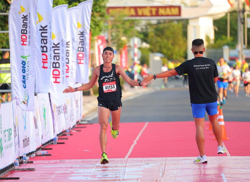 Huỳnh Anh Khôi - Văn Tâm - Đan Quyết làm nóng đường đua HDBank Green Marathon 2025 - 1 Huỳnh Anh Khôi - Văn Tâm - Đan Quyết làm nóng đường đua HDBank Green Marathon 2025 - 1