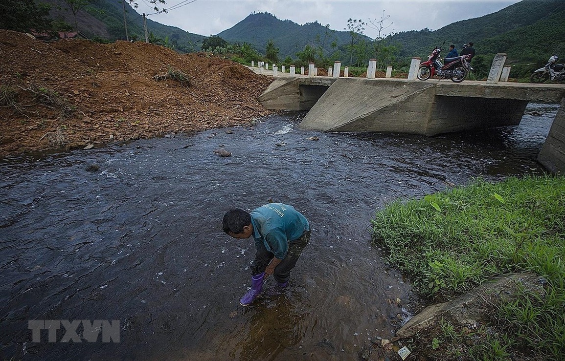 Xử phạt doanh nghiệp ở Hòa Bình xả thải làm khổ người dân Phú Thọ - 1