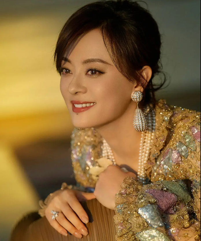 Mỹ nhân Chân Hoàn truyện đóng phim, giảm cát-xê để giúp chồng trả nợ? - 1