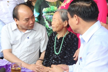 Thủ tướng Nguyễn Xuân Phúc ấn tượng với các khu vườn mẫu tại Hà Tĩnh