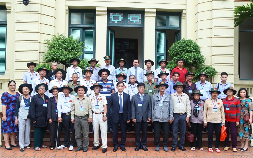 Bộ LĐ-TBXH tiếp đoàn đại biểu người có công tỉnh Bình Dương và Tiền Giang - 1 Bộ LĐ-TBXH tiếp đoàn đại biểu người có công tỉnh Bình Dương và Tiền Giang - 1