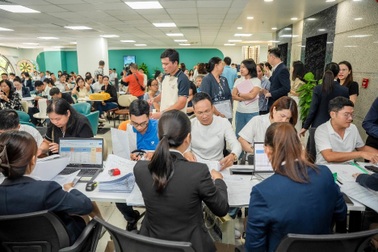 Pi Group trao giấy chứng nhận quyền sở hữu căn hộ Picity High Park cho cư dân