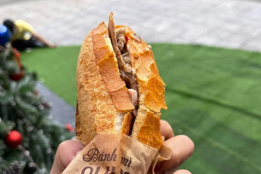 Nhiều người nghi ngộ độc sau khi ăn bánh mì nổi tiếng ở Hội An