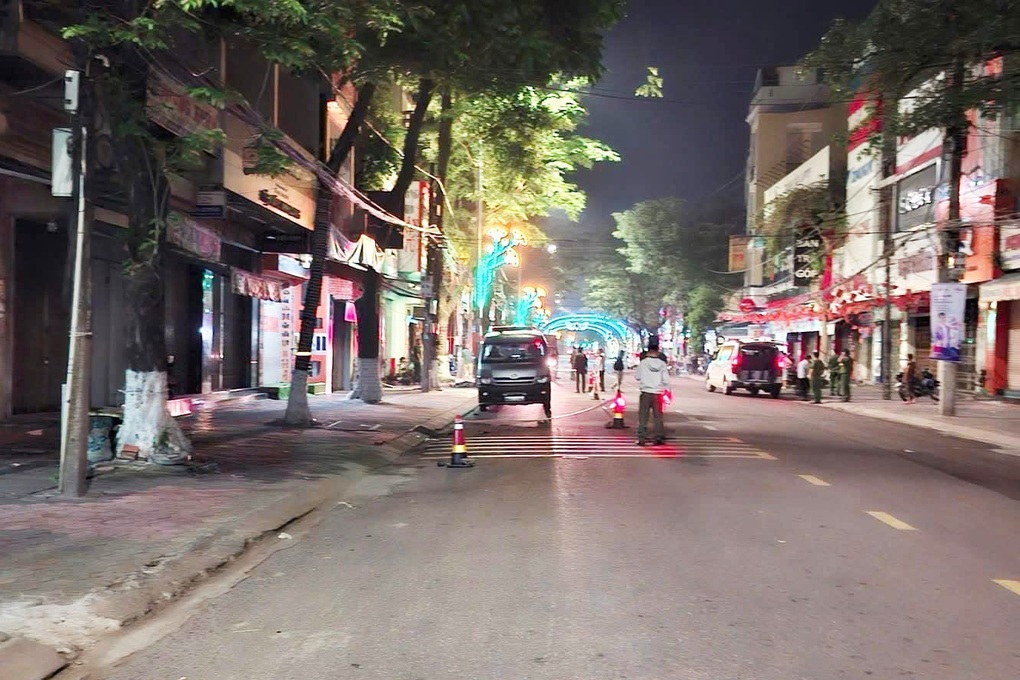 Bị truy đuổi, thiếu niên rơi từ xe máy xuống đường tử vong - 1 Bị truy đuổi, thiếu niên rơi từ xe máy xuống đường tử vong - 1
