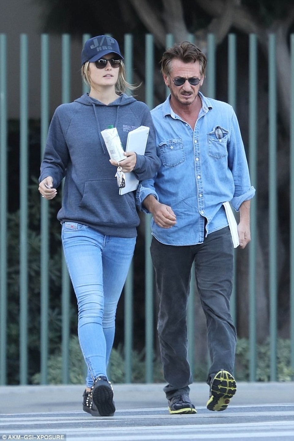 Nam diễn viên 60 tuổi Sean Penn kết hôn với bạn gái 9X - 4 Nam diễn viên 60 tuổi Sean Penn kết hôn với bạn gái 9X - 4