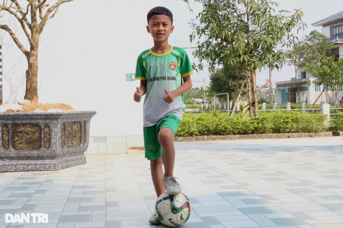 Cậu bé ở Hà Tĩnh tâng bóng hơn 2.800 lần khiến David Beckham kinh ngạc - 2 Cậu bé ở Hà Tĩnh tâng bóng hơn 2.800 lần khiến David Beckham kinh ngạc - 2