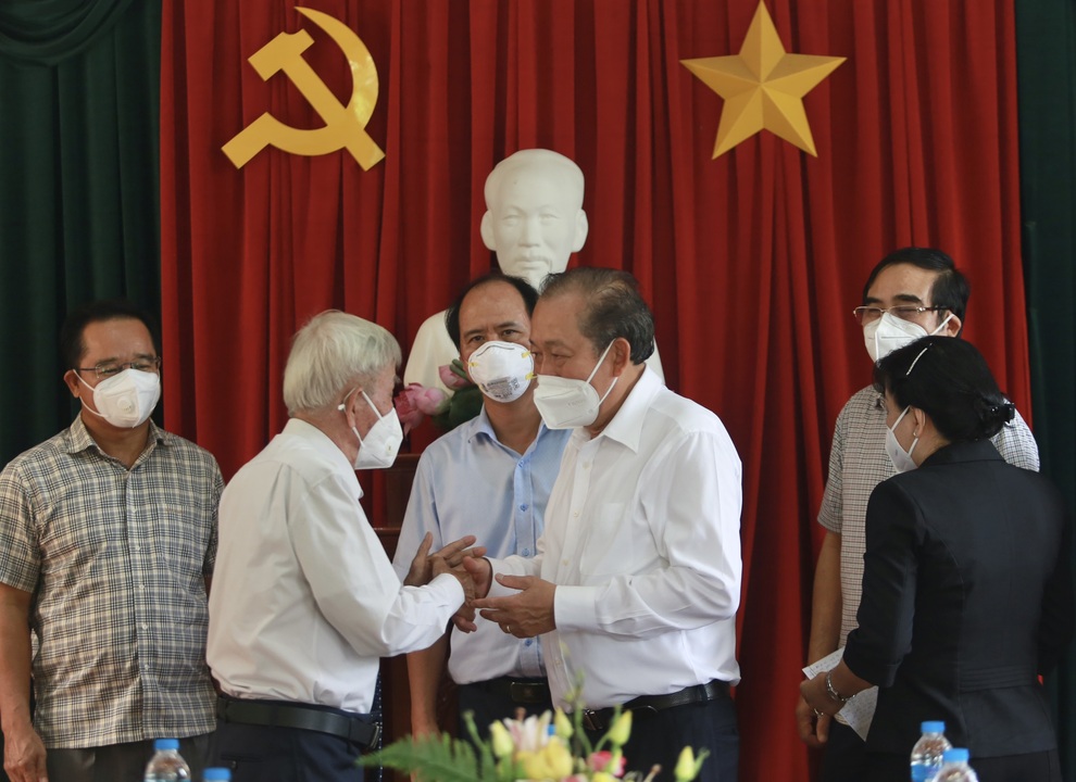 Phó Thủ tướng: Dù dịch bệnh nhưng cần chăm lo tốt các gia đình chính sách - 3 Phó Thủ tướng: Dù dịch bệnh nhưng cần chăm lo tốt các gia đình chính sách - 3