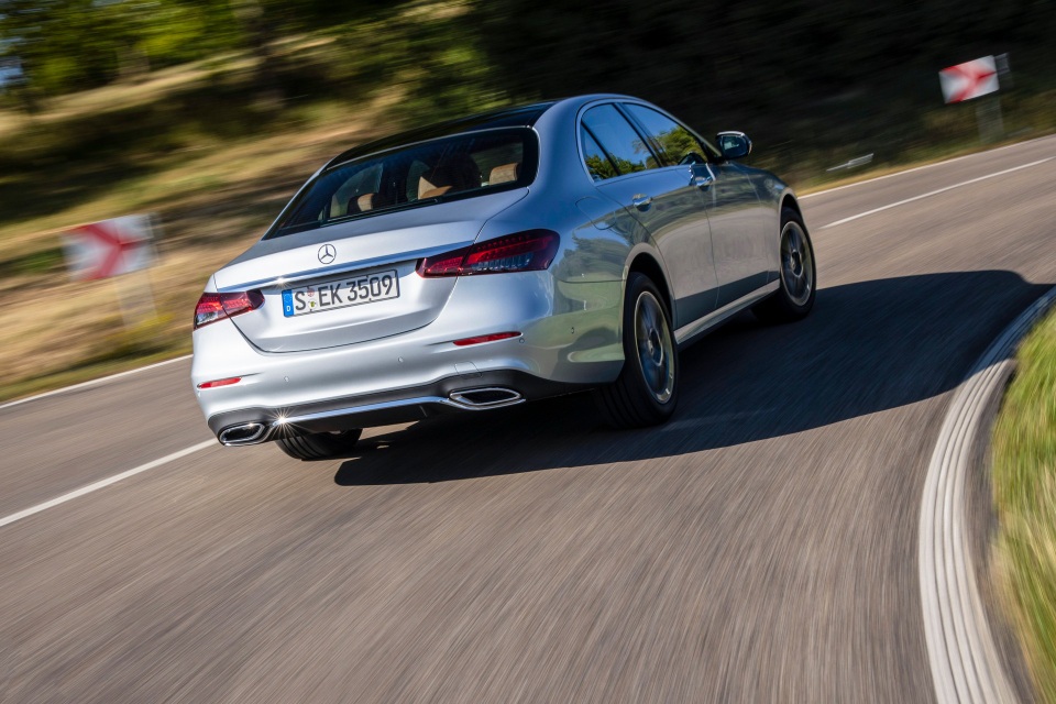Choáng váng xem bảng giá xe Mercedes E-Class 2021 - 9 Choáng váng xem bảng giá xe Mercedes E-Class 2021 - 9