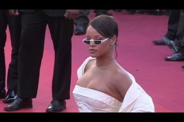 Rihanna cá tính trên thảm đỏ