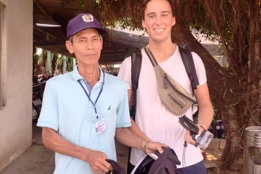 Bác bảo vệ nhờ con đăng Facebook tìm chủ nhân túi tài sản giá trị