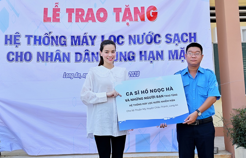 Hồ Ngọc Hà, con trai Subeo trao nước sạch cho miền Tây sau giãn cách xã hội - 1